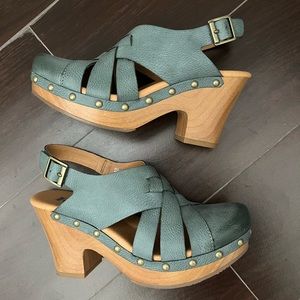 Korks Wynne Clog Platform in blue size 6